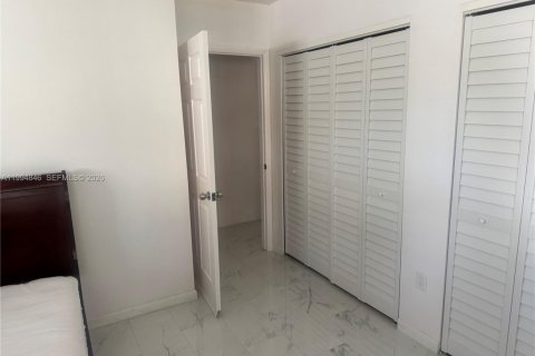Apartamento en alquiler en Miami, Florida, 1 dormitorio, 167.6 m2 № 2058510 - foto 4