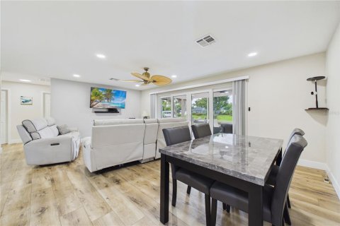 Casa en venta en Port Charlotte, Florida, 2 dormitorios, 104.05 m2 № 2207882 - foto 14