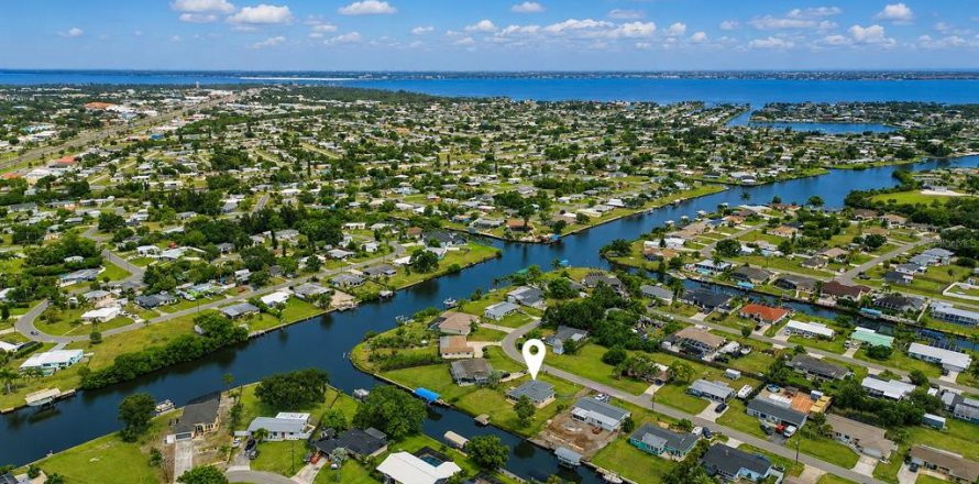 Casa en Port Charlotte, Florida 2 dormitorios, 104.05 m2 № 2207882