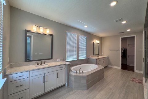 House in Wesley Chapel, Florida 5 bedrooms, 425.12 sq.m. № 2329697 - photo 25