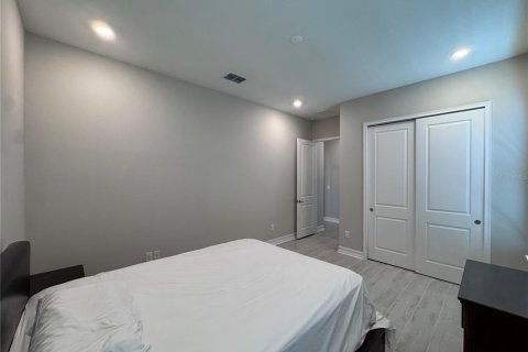 House in Wesley Chapel, Florida 5 bedrooms, 425.12 sq.m. № 2329697 - photo 20