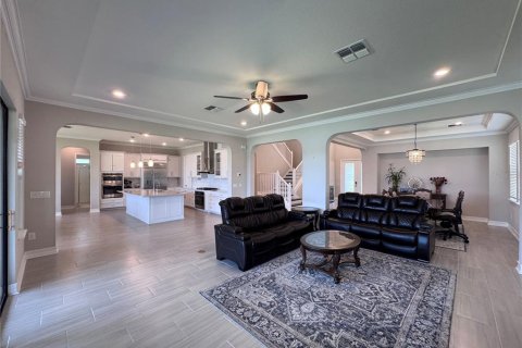 House in Wesley Chapel, Florida 5 bedrooms, 425.12 sq.m. № 2329697 - photo 11