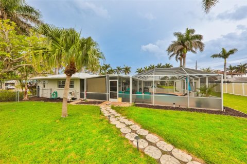 House in Cape Coral, Florida 4 bedrooms, 165.55 sq.m. № 2176436 - photo 7