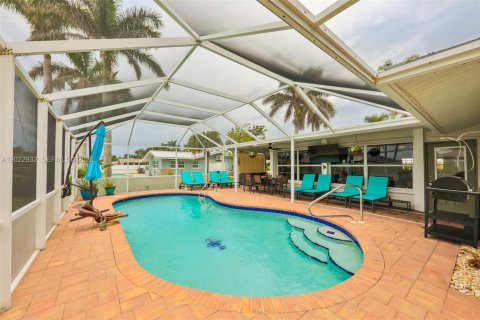 House in Cape Coral, Florida 4 bedrooms, 165.55 sq.m. № 2176436 - photo 9