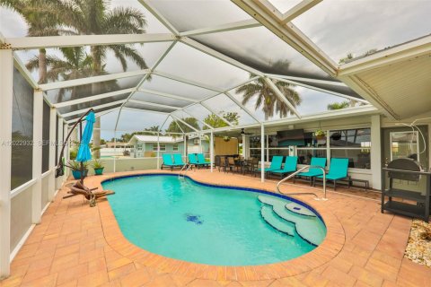 House in Cape Coral, Florida 4 bedrooms, 165.55 sq.m. № 2176436 - photo 10