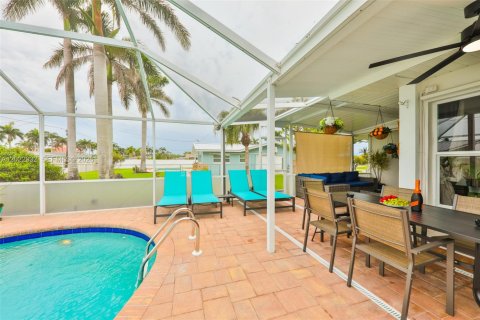 House in Cape Coral, Florida 4 bedrooms, 165.55 sq.m. № 2176436 - photo 16