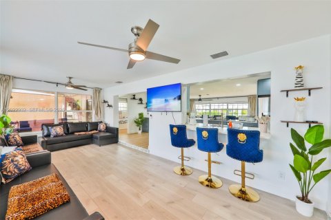 House in Cape Coral, Florida 4 bedrooms, 165.55 sq.m. № 2176436 - photo 24