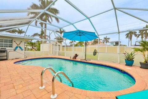 House in Cape Coral, Florida 4 bedrooms, 165.55 sq.m. № 2176436 - photo 14