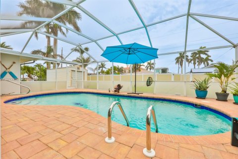 House in Cape Coral, Florida 4 bedrooms, 165.55 sq.m. № 2176436 - photo 20