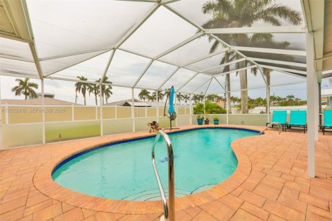 House in Cape Coral, Florida 4 bedrooms, 165.55 sq.m. № 2176436 - photo 12