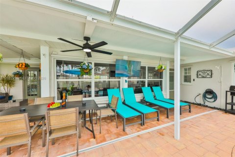 House in Cape Coral, Florida 4 bedrooms, 165.55 sq.m. № 2176436 - photo 15