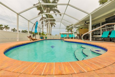 House in Cape Coral, Florida 4 bedrooms, 165.55 sq.m. № 2176436 - photo 11