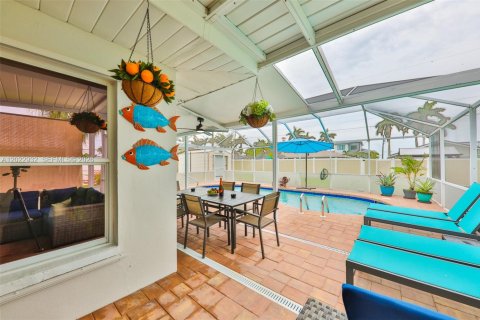 House in Cape Coral, Florida 4 bedrooms, 165.55 sq.m. № 2176436 - photo 19