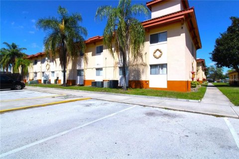 Condominio en alquiler en Orlando, Florida, 3 dormitorios, 65.03 m2 № 1639745 - foto 3