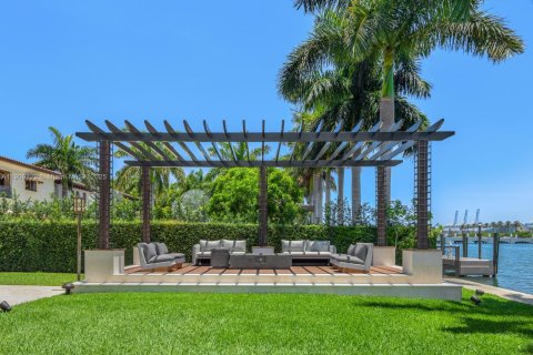 House in Miami Beach, Florida 6 bedrooms, 1036.79 sq.m. № 2013195 - photo 10