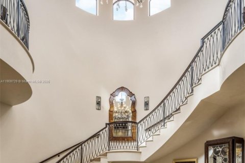 House in Miami Beach, Florida 6 bedrooms, 1036.79 sq.m. № 2013195 - photo 13
