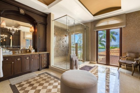 House in Miami Beach, Florida 6 bedrooms, 1036.79 sq.m. № 2013195 - photo 27