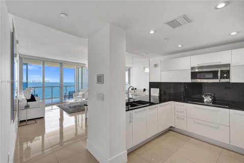 Copropriété à vendre à Sunny Isles Beach, Floride: 1 chambre, 79.71 m2 № 1882385 - photo 16