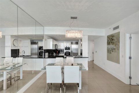 Copropriété à vendre à Sunny Isles Beach, Floride: 1 chambre, 79.71 m2 № 1882385 - photo 12