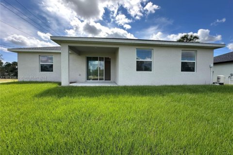 House in Lehigh Acres, Florida 3 bedrooms, 159.23 sq.m. № 1726404 - photo 3