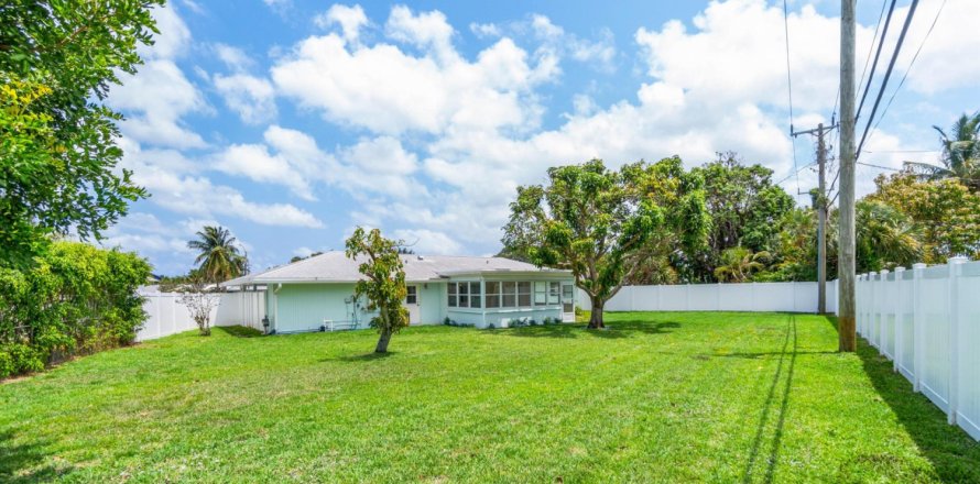 House in Palm Beach Gardens, Florida 3 bedrooms, 106.84 sq.m. № 1177172