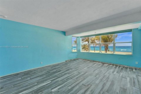 Condo in Hollywood, Florida, 1 bedroom  № 1708671 - photo 16