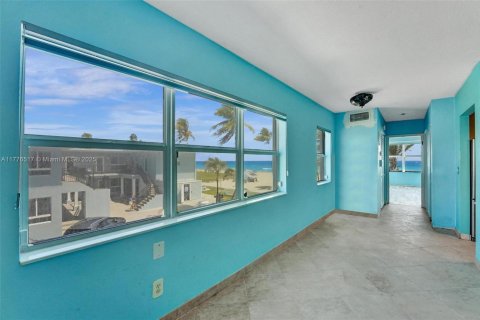 Condo in Hollywood, Florida, 1 bedroom  № 1708671 - photo 6
