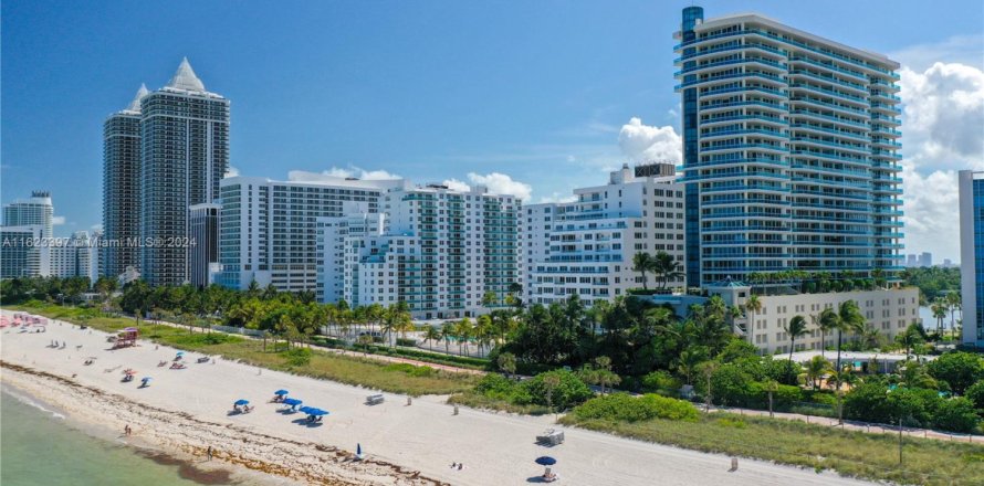 Condominio en Miami Beach, Florida, 3 dormitorios  № 1812376