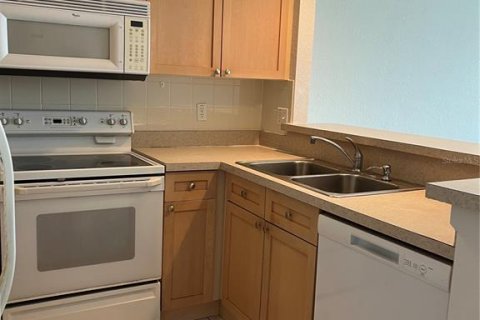 Townhouse in Oldsmar, Florida 3 bedrooms, 170.38 sq.m. № 2123720 - photo 5