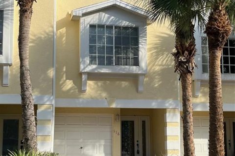 Townhouse in Oldsmar, Florida 3 bedrooms, 170.38 sq.m. № 2123720