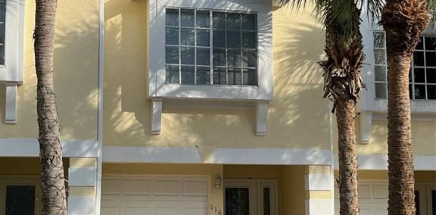 Townhouse in Oldsmar, Florida 3 bedrooms, 170.38 sq.m. № 2123720