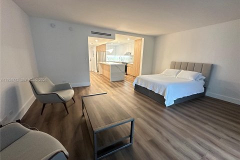 Condominio en alquiler en Miami Beach, Florida, 55.74 m2 № 2010612 - foto 3