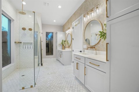 Casa en venta en Brooksville, Florida, 4 dormitorios, 317.91 m2 № 2355611 - foto 28