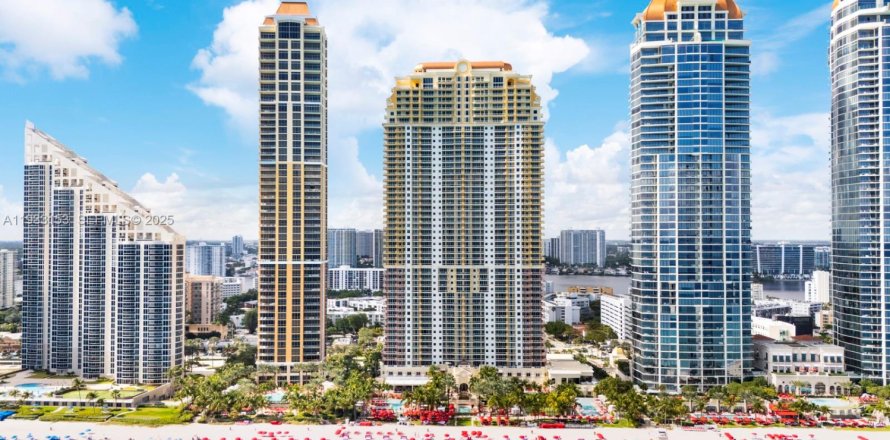 Condominio en Sunny Isles Beach, Florida, 3 dormitorios  № 1992272