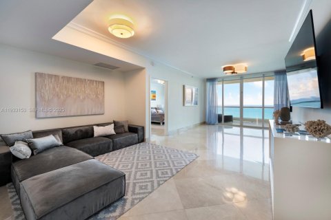 Condominio en venta en Sunny Isles Beach, Florida, 3 dormitorios, 205.69 m2 № 1992272 - foto 3