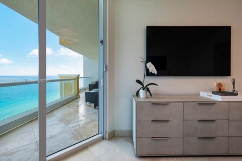 Condominio en venta en Sunny Isles Beach, Florida, 3 dormitorios, 205.69 m2 № 1992272 - foto 13