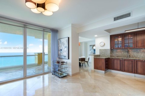 Condominio en venta en Sunny Isles Beach, Florida, 3 dormitorios, 205.69 m2 № 1992272 - foto 5