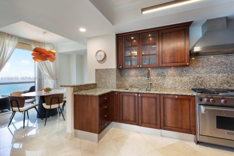 Condominio en venta en Sunny Isles Beach, Florida, 3 dormitorios, 205.69 m2 № 1992272 - foto 15