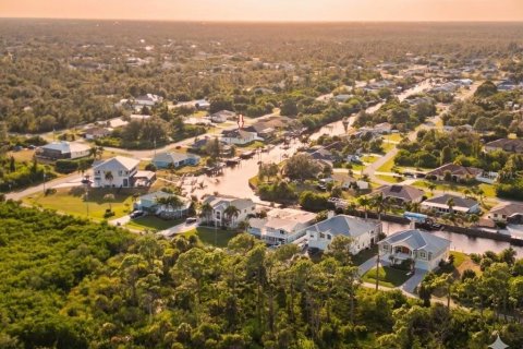 Villa ou maison à vendre à Port Charlotte, Floride: 4 chambres, 210.42 m2 № 2143891 - photo 4