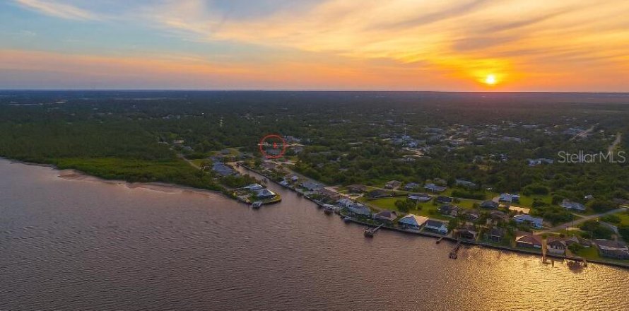 Villa ou maison à Port Charlotte, Floride 4 chambres, 210.42 m2 № 2143891