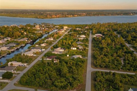 Villa ou maison à vendre à Port Charlotte, Floride: 4 chambres, 210.42 m2 № 2143891 - photo 3