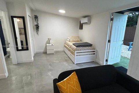 Commercial property in Miami, Florida 1 bedroom, 125.7 sq.m. № 1689192 - photo 1