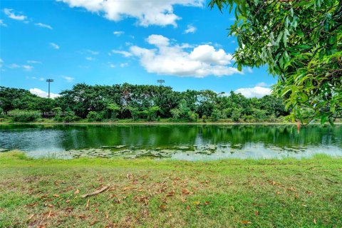 Casa en venta en Pembroke Pines, Florida, 3 dormitorios, 182.55 m2 № 1800700 - foto 7