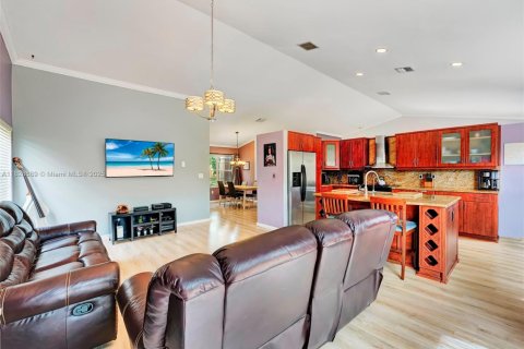 Casa en venta en Pembroke Pines, Florida, 3 dormitorios, 182.55 m2 № 1800700 - foto 14