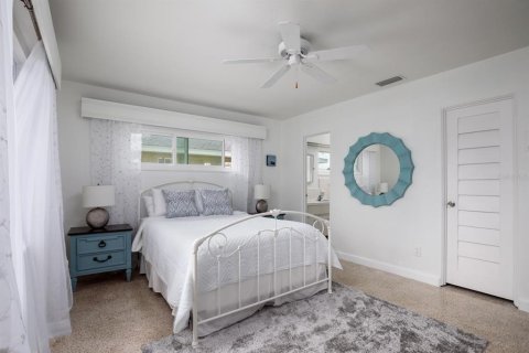 House in Saint Petersburg, Florida 3 bedrooms, 224.27 sq.m. № 1663169 - photo 30