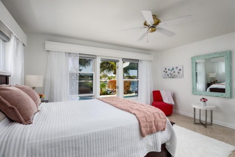 House in Saint Petersburg, Florida 3 bedrooms, 224.27 sq.m. № 1663169 - photo 20