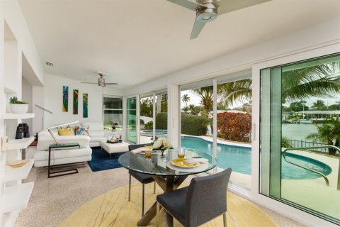 House in Saint Petersburg, Florida 3 bedrooms, 224.27 sq.m. № 1663169 - photo 11