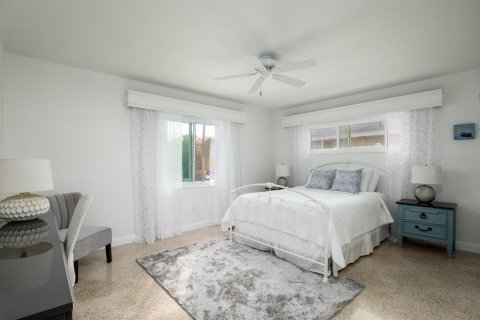 House in Saint Petersburg, Florida 3 bedrooms, 224.27 sq.m. № 1663169 - photo 29