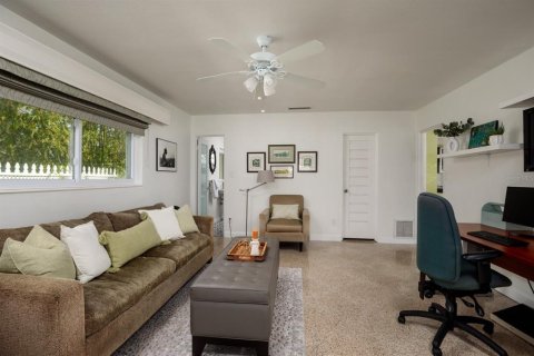 House in Saint Petersburg, Florida 3 bedrooms, 224.27 sq.m. № 1663169 - photo 27