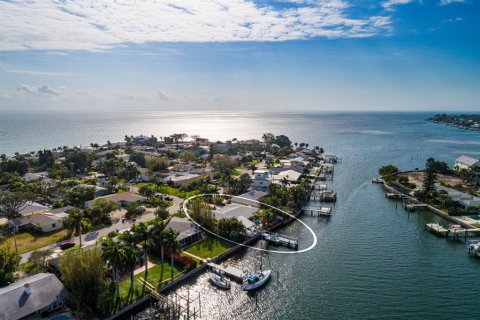 House in Saint Petersburg, Florida 3 bedrooms, 224.27 sq.m. № 1663169 - photo 6